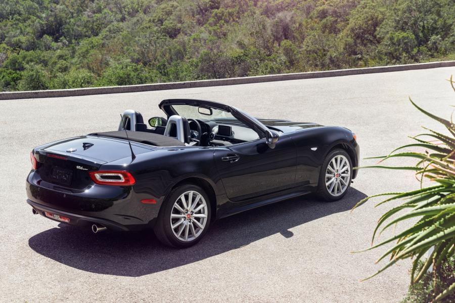  Fiat 124 Spider 2016 года  (US) (фото 17 из 36)